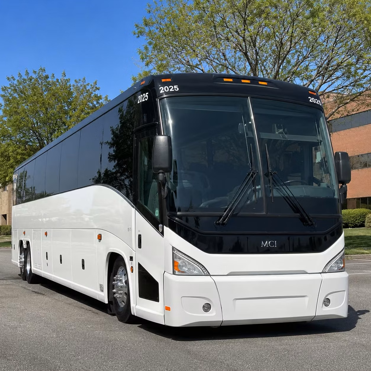 corporate shuttle bus service for arlington employees and daily commuters